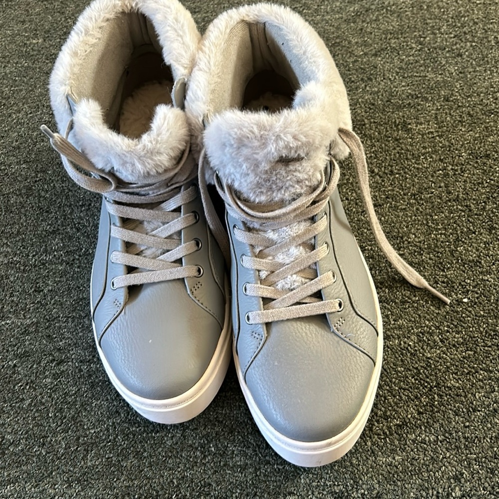 Koolaberra high tops worn one time. Size 11 women’s. Like new!